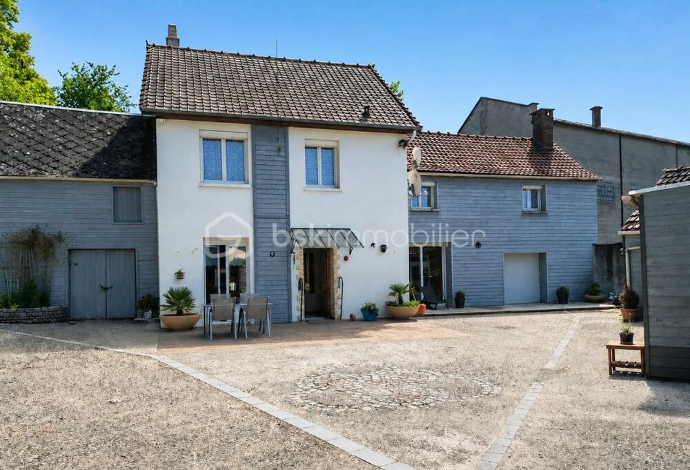 Maison de 140m² avec 4 chambre et 1 bureau à Bouttencourt 80220