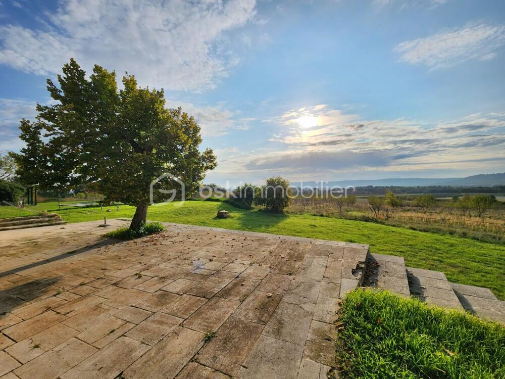 Vente Propriété/Château Bâtisse en pierres du 16ème siècle avec vue imprenable sur la Sainte-Victoire, proche de Lourmarin Cucuron