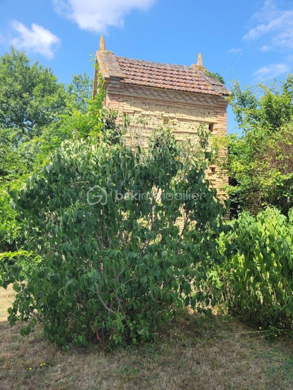 jolie maison de caractère du XIXe siècle au coeur d'un cadre idyllique