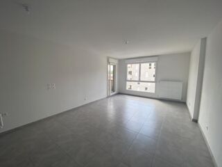  Appartement à louer 4 pièces 80 m²