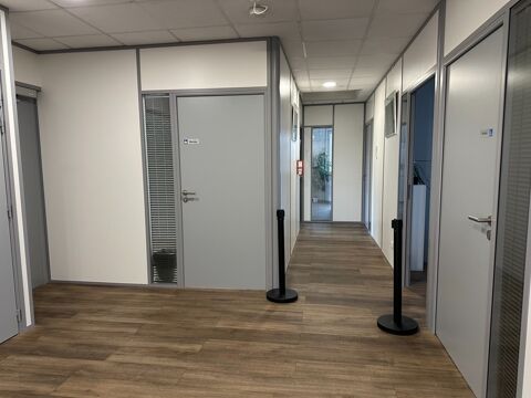   bureaux à louer CHASSE SUR RHONE (38), bureaux de 12m² à louer dans centre médical avec du stationnement et une très belle visib 