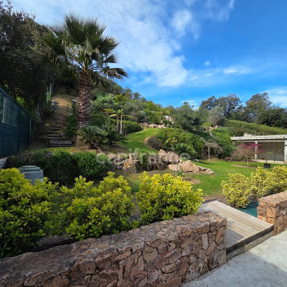 BASTELICACCIA (Corse du sud) proche AJACCIO: Villa de 360m2 avec piscine et jardin paysager