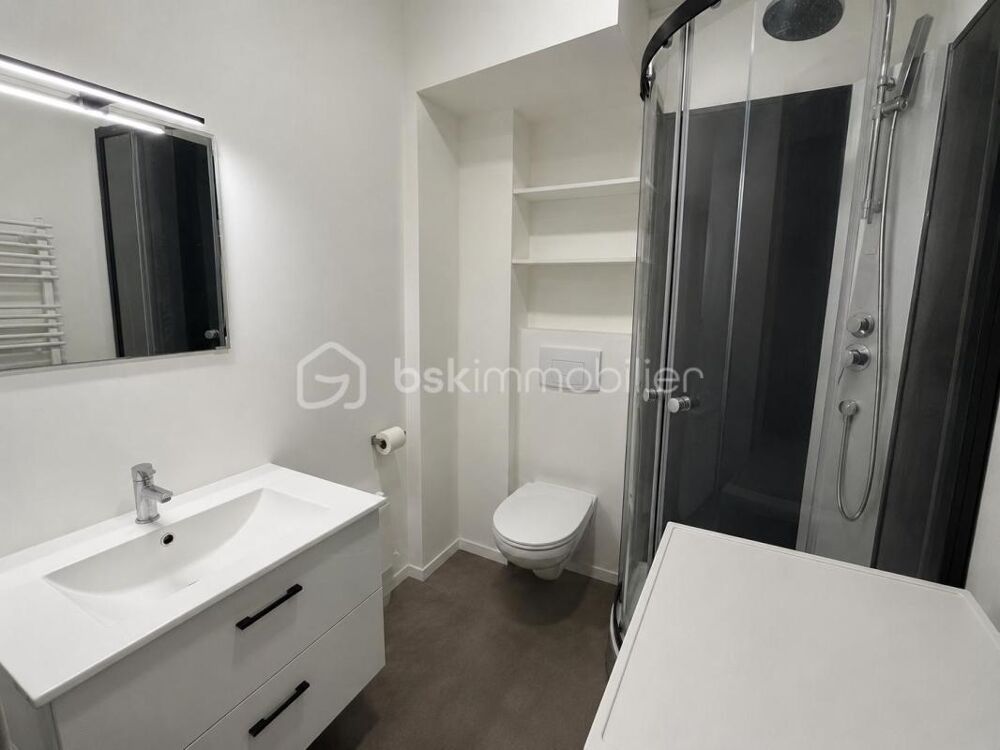 A vendre - Studio rénové à Royan, à 700m de la plage