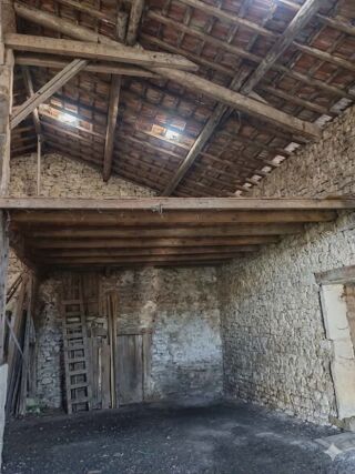  Remise / Grange à vendre 1 pièce 173 m²