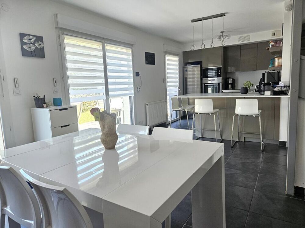 Vente Maison Maison Chassieu 5 pièce(s) 120 m2 Chassieu