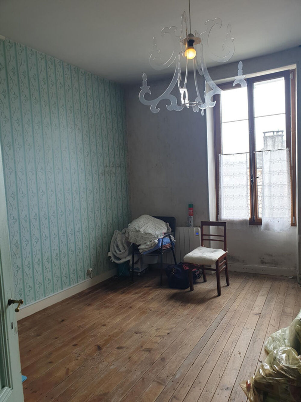 ? CHALAIS (16) Maison de ville à fort potentiel  134 m² habitables + studio 39 m²  À rénover