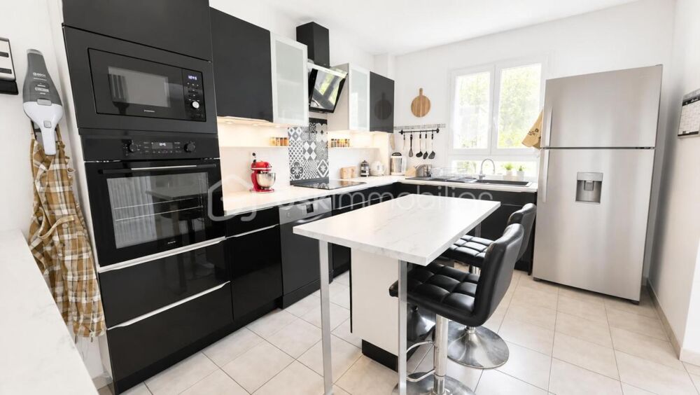 Vente Maison Maison individuelle 132 m2 - 4 chambres - terrain 462 m2 - Garage -  bourg de Savigny Savigny le temple
