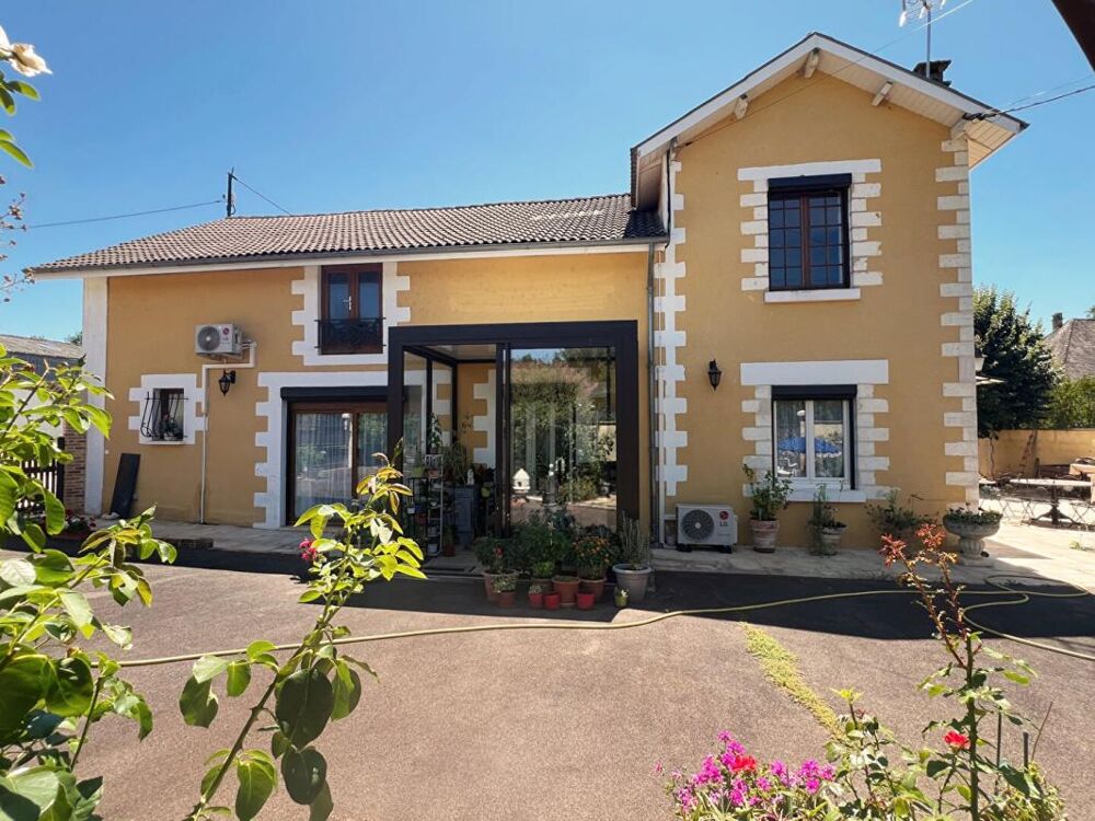 Maison Saint Pierre De Cole 13 pièce(s) 400 m2