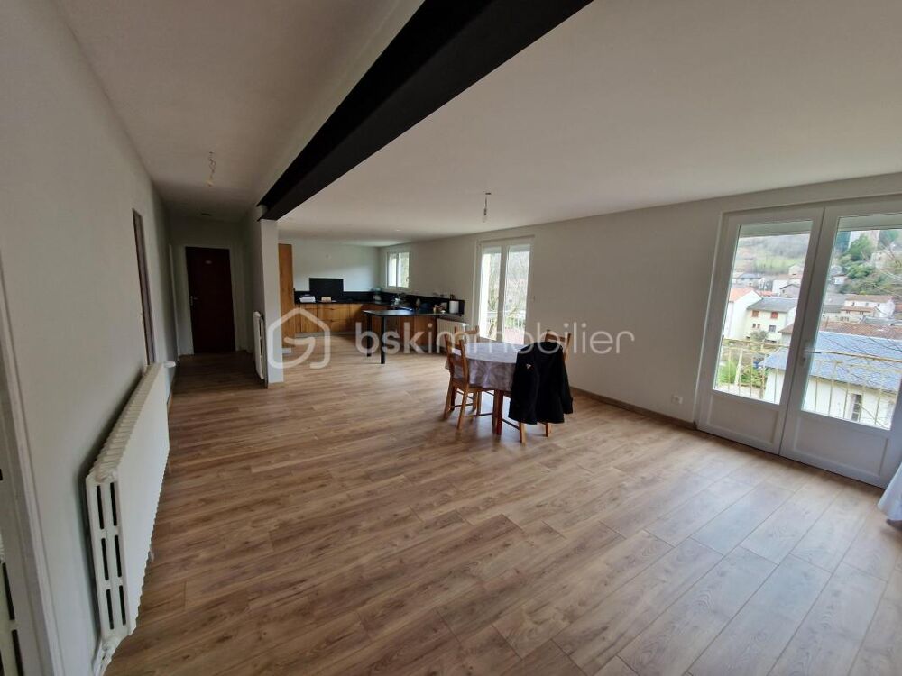 Vente Maison Superbe maison de 167m² sur 2 niveaux à finir de rénover!! Un terrain de 2825m² et une source.. Une grange attenante Brusque