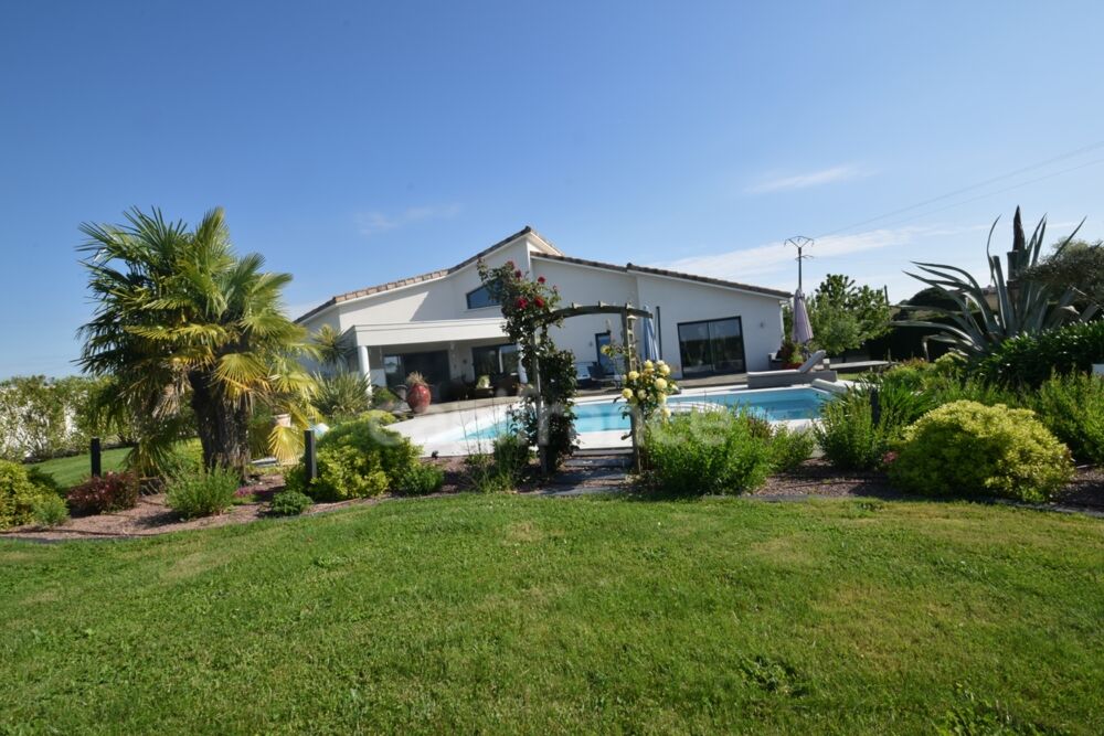 Villa d'architecte 3 chambres - piscine - jacuzzi - dépendances - proche de MARMANDE (47)