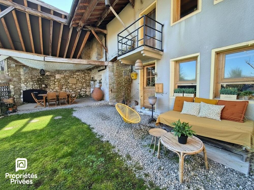 Corps de ferme de caractère rénové - 278 m² - 5 chambres - Jardin - Dépendances - Collonges (01550) - Pays de Gex
