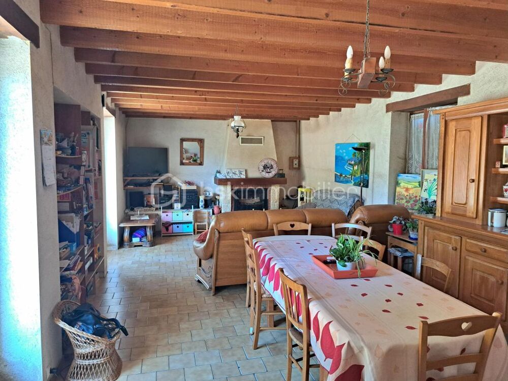 Longère Truyes avec terrain de 2342m²