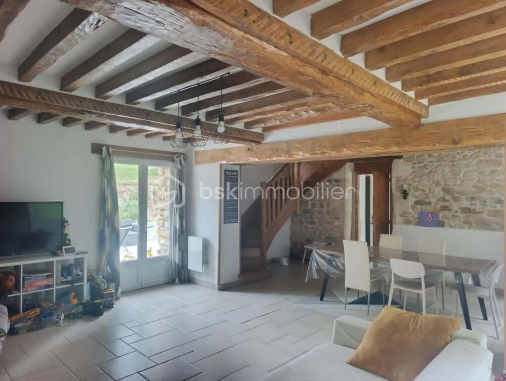 Maison sur plus de 28600 m2 de terrain