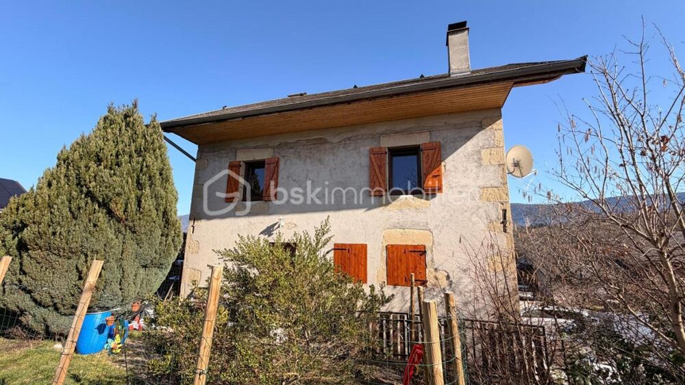 À Vendre  Maison ancienne 117 m² avec sous-sol complet  Terrain 1 000 m²  Vue montagne  Sans vis-à-vis