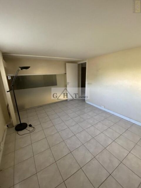 A LOUER LOCAL COMMERCIAL SAINT MAUR DES FOSSES 1631 94210 Saint maur des fosses