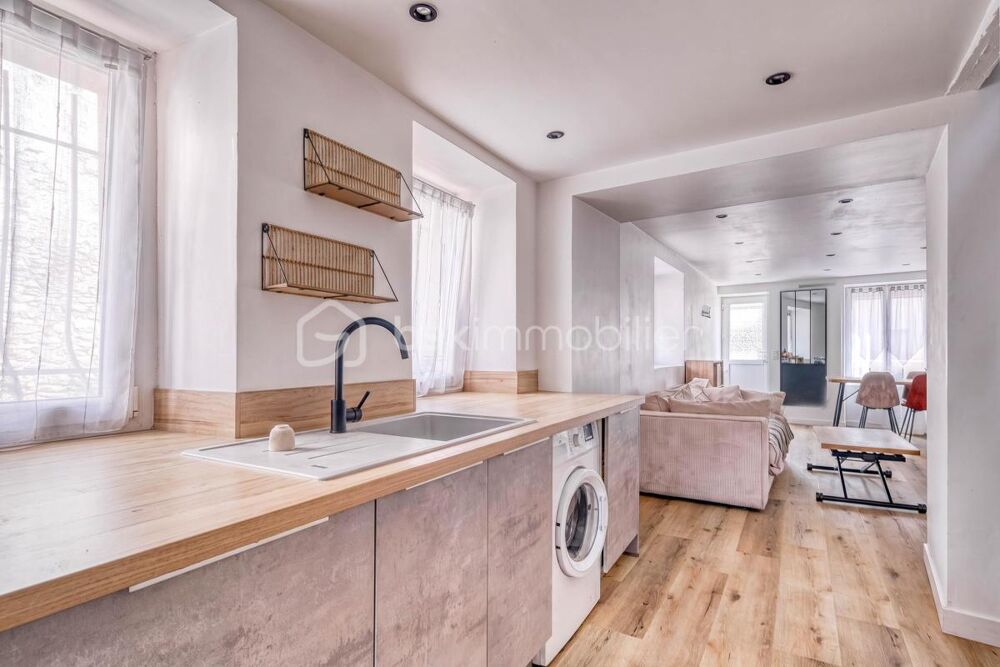 Maison de ville rénovée avec cour privative