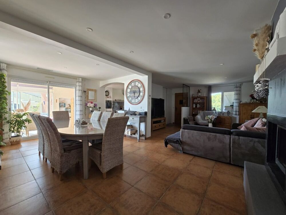 VILLA FAMILIALE DE PLAIN-PIED  181 m²  5 CHAMBRES  PISCINE  VÉRANDA  TERRAIN DE 916 m²
