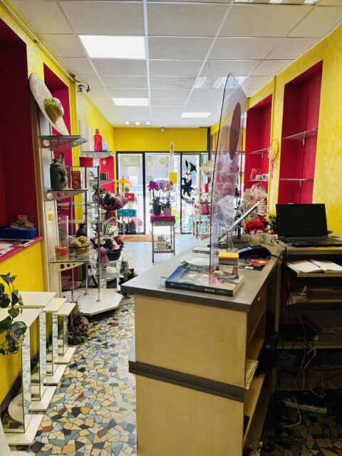 EXCLUSIVITE ! Chaleur et confort dans un local commercial polyvalent au c�ur de la ville ! 259000 38510 Morestel