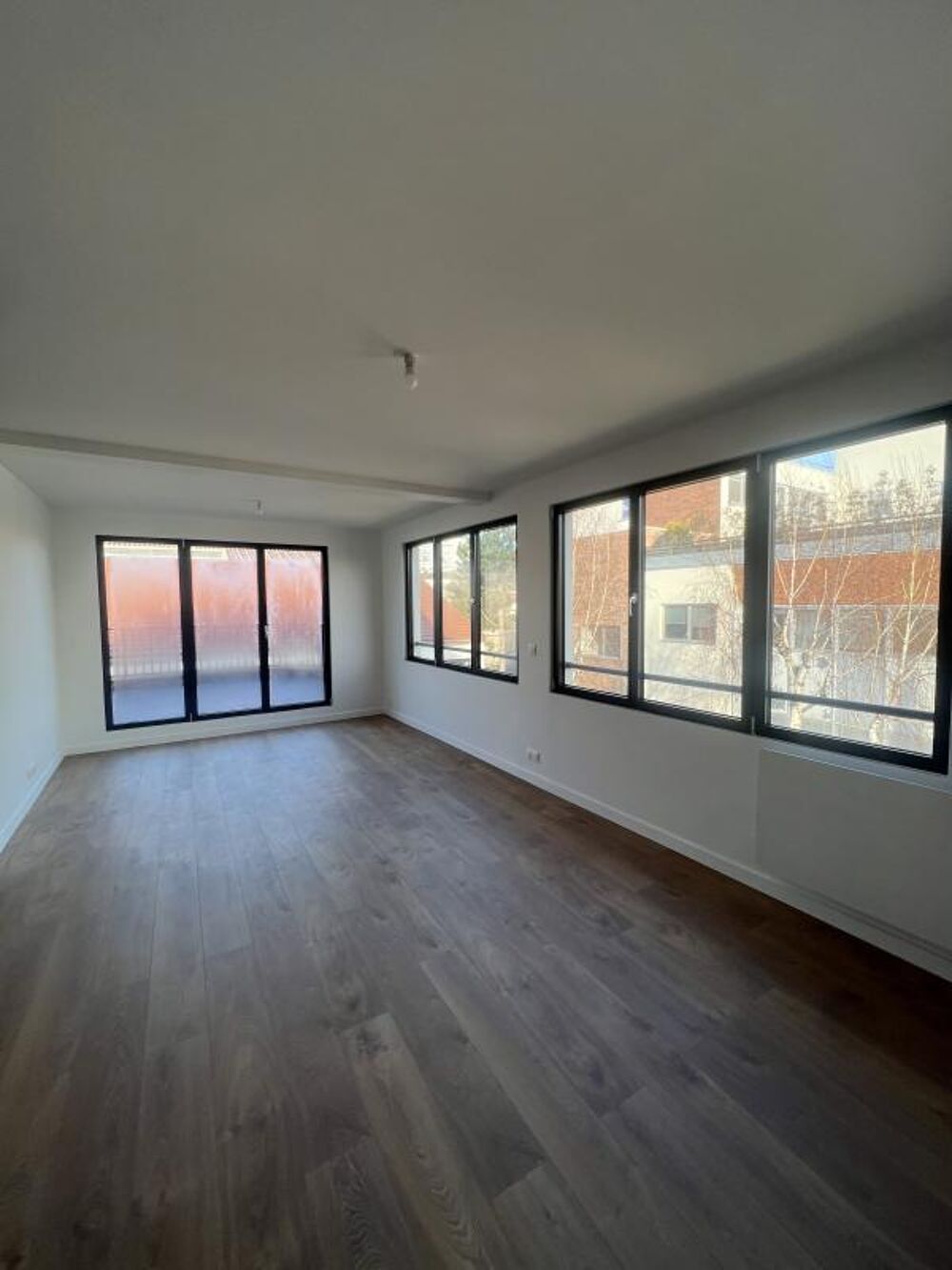 **RARE - LIVRAISON RAPIDE - Appartement 5 PIECES - DERNIER ETAGE  DEUX TERRASSES + PARKING