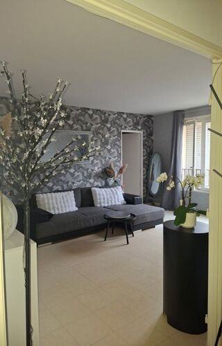  Appartement à louer 4 pièces 80 m²