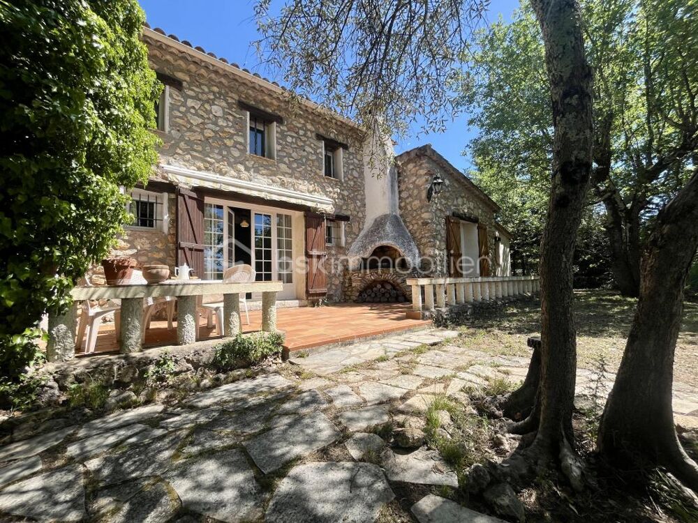 Charme, calme, intimité, à deux pas du village  T3 de 137 m2 + T2 de 32 m2  St Paul En Forêt (Var)