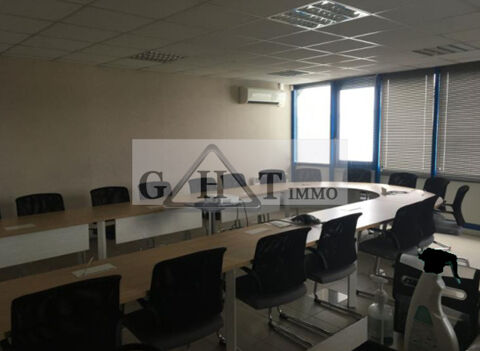 ENTREPOT BUREAUX A VENDRE 2400 M&sup2; COUDRAY MONTCEAUX 17000 91830 Le coudray montceaux
