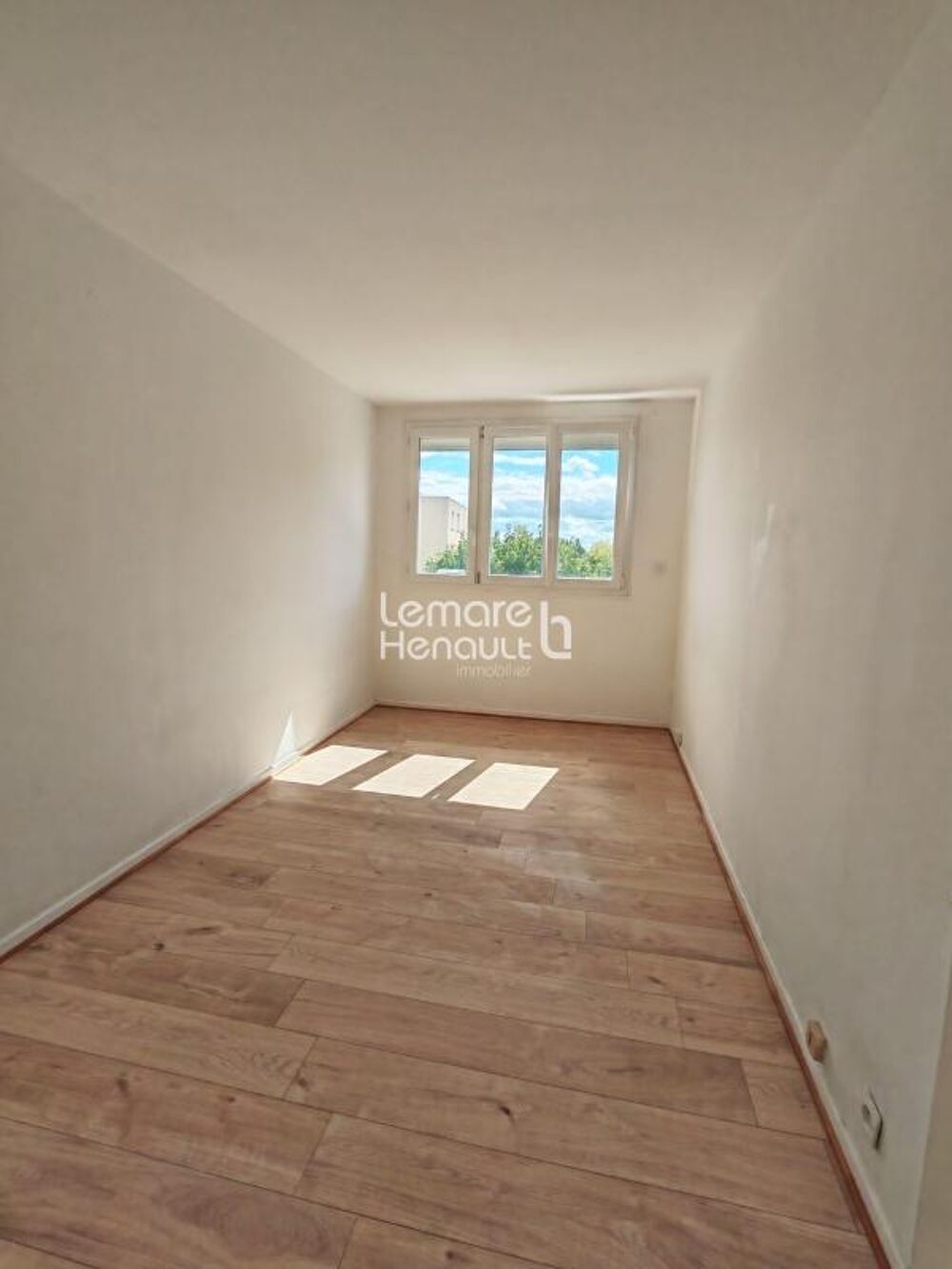 F2 45 M² EN RESIDENCE AVEC GARDIEN