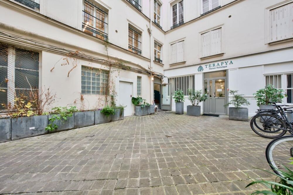   Location bureaux, immeuble Haussmannien, au cœur du 10ème arrondissement Paris 10