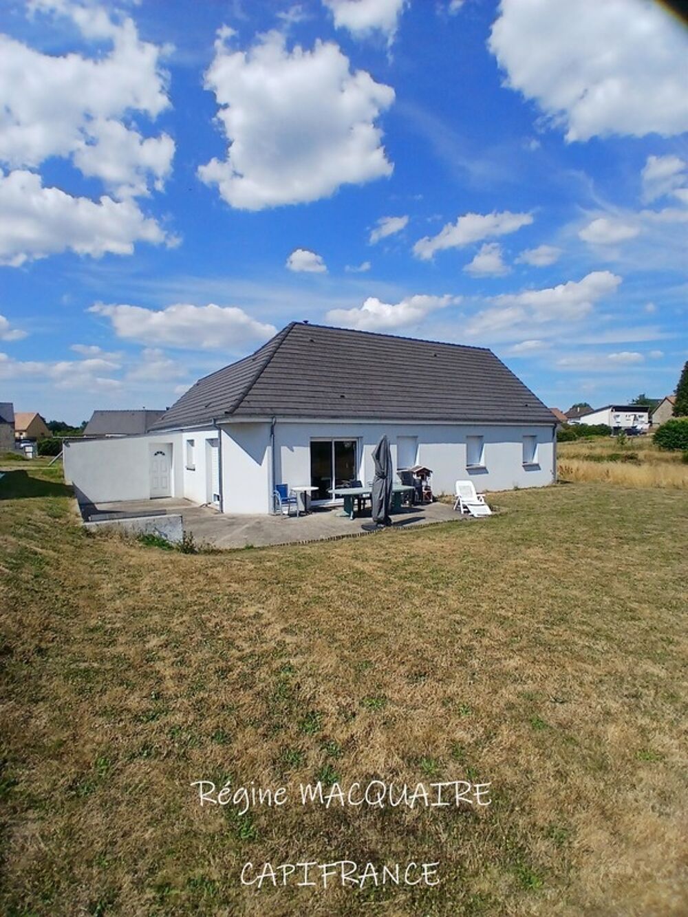 À vendre  Pavillon récent de plain-pied (RT2012) : 4 pièces, 3 chambres, 1 259 m² de terrain, 44 m² de combles aménageables  V