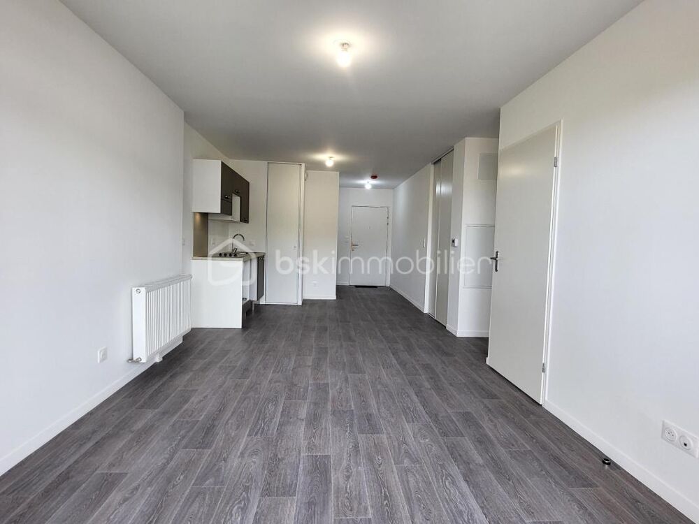 Appartement récent 2 pièces, parkings, balcon