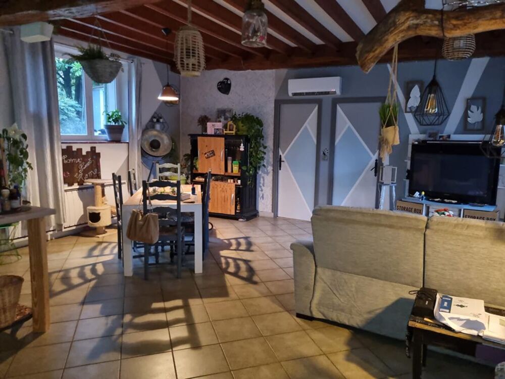 LONGERE avec cuisine équipée, 3 chambres