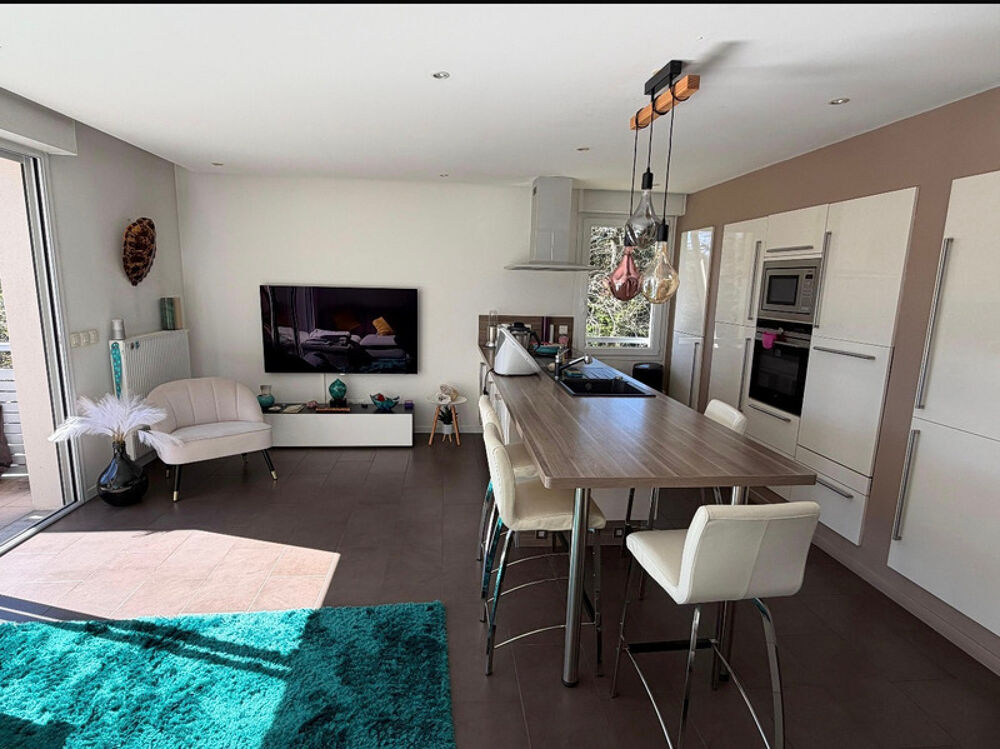 T3 lumineux avec terrasse 15 m² + piscine  Brindos proche Biarritz