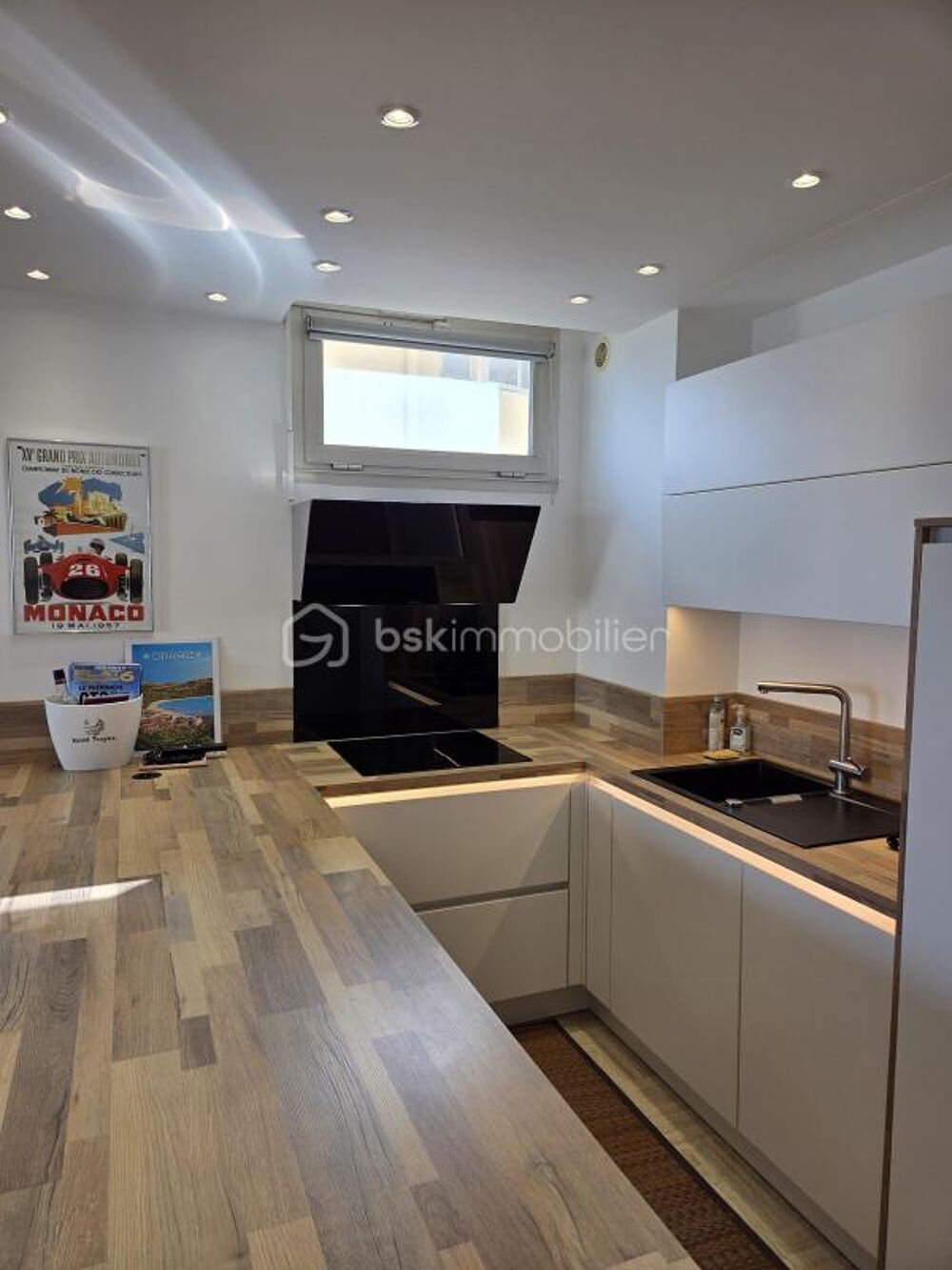 EXCLUSIVITÉ  MAGNIFIQUE 2 PIÈCES AVEC TERRASSE VUE MER ET PORT  EMPLACEMENT EXCEPTIONNEL