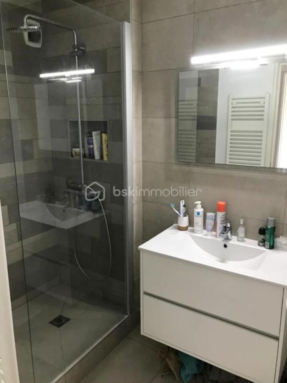 Appartement 2 pièces 40 m² ascenseur / garage / box / parc