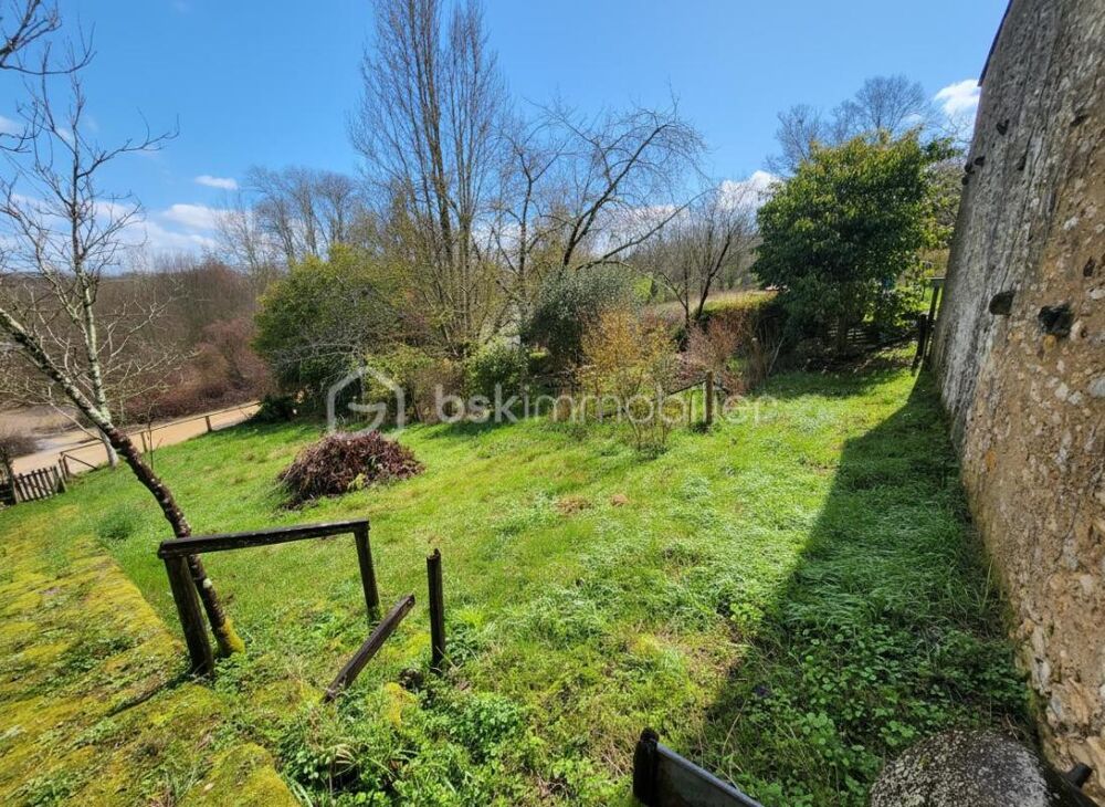 Ancien relais de poste au charme authentique  Bord de rivière  Grand potentiel