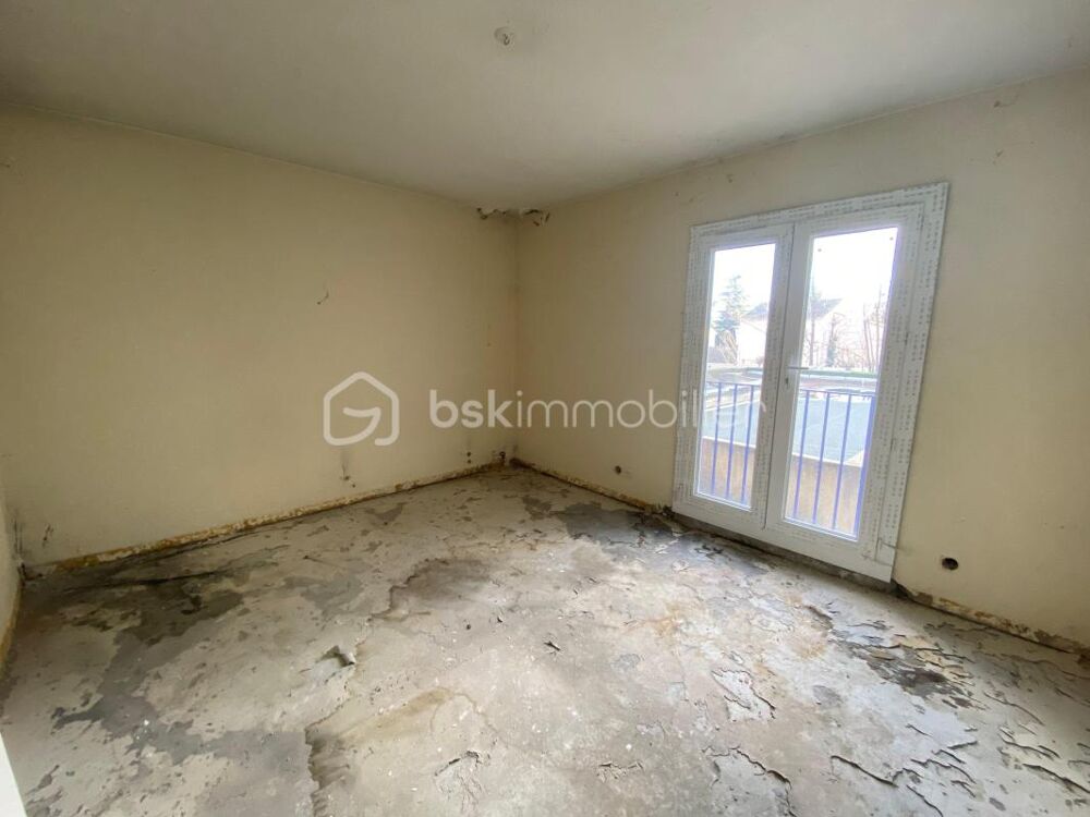 SAINT-CHRISTOL ((84) - Créez votre T3/T4 sur mesure ! Plateau sous forme d'appartement de 89 m² env. situé au 1er étage avec asc