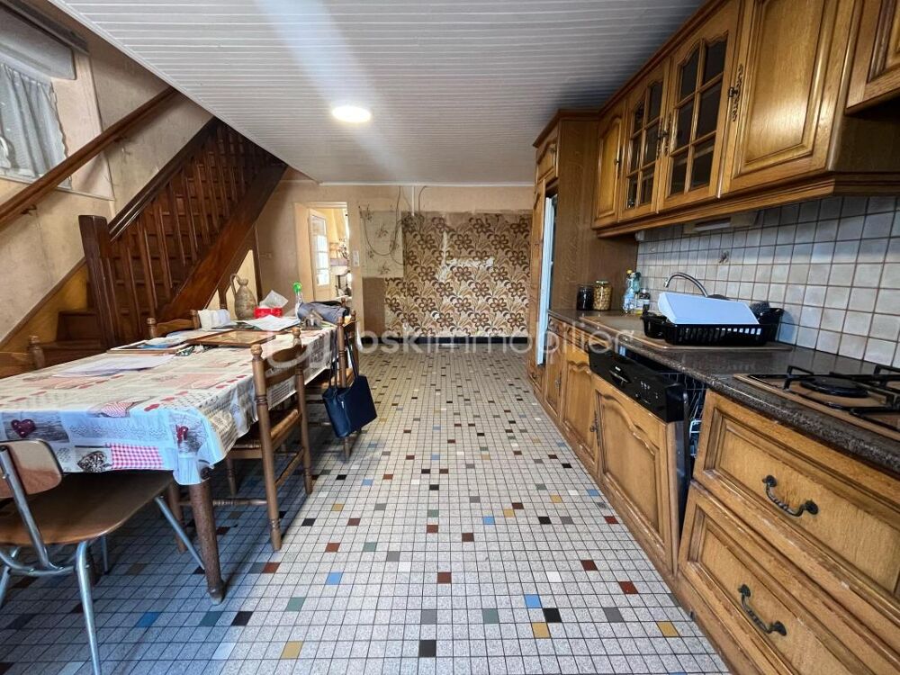 MAISON EN PIERRES DANS LE BOURG