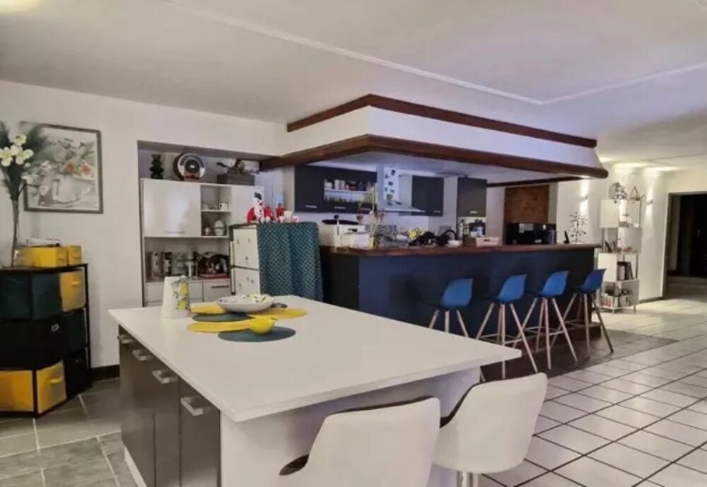 A 5mn d ALBERTVILLE (73) - Bâtisse de 439m2 + Annexes