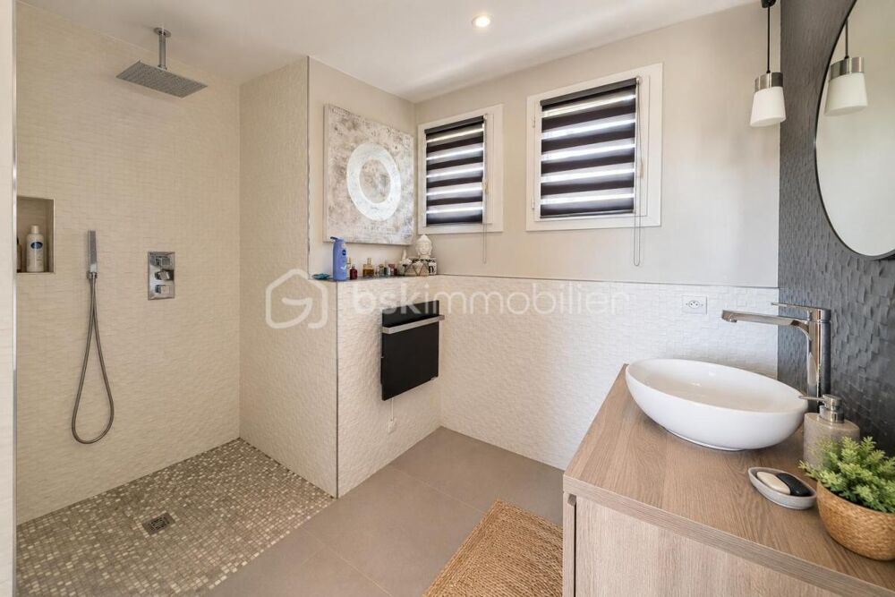 � vendre  Villa Saint-Laurent-du-Var (06700)