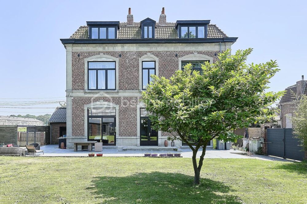 Vente Propriété/Château Demeure de caractère de 300 m² avec dépendance, 7 chambres et jardin privatif Comines