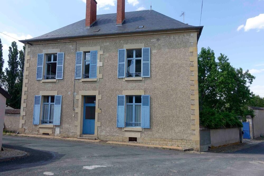 Maison Bengy Sur Craon 7 pièce(s) 210 m2 avec dépendances entièrement rénovée