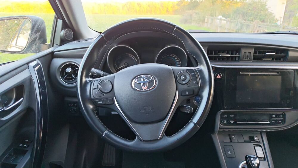 Auris II 1.8 VVT-i 136 Hybride CVT Business Privilege - Entretien 2017 occasion 45210 Ferrieres En Gatinais