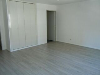  Appartement à louer 1 pièce 33 m²
