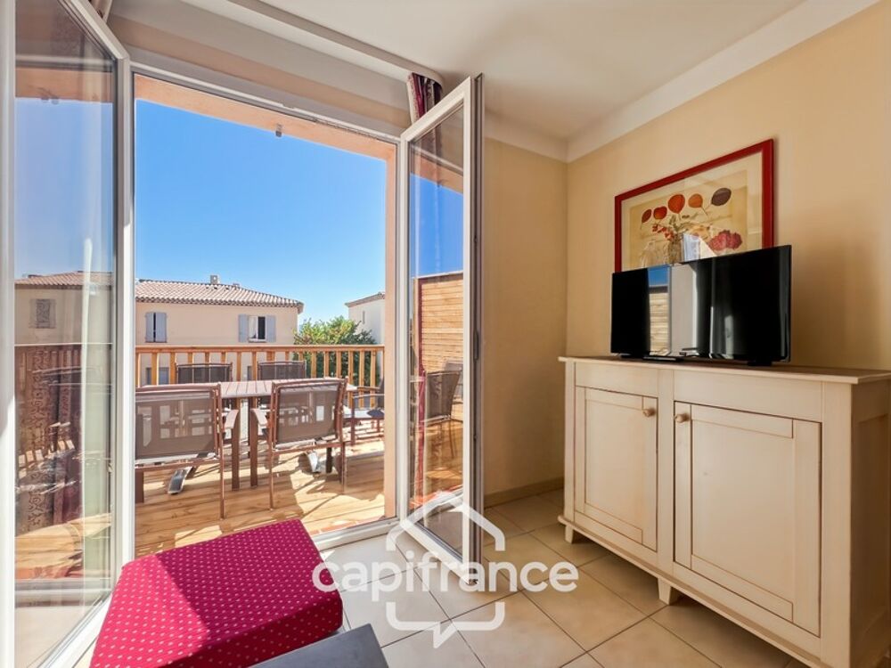 DOMAINE DE PONT ROYAL, maison de 45 m2, élevée d'un étage, 2 vraies chambres, mitoyenne d'un seul côté, piscine privative, emp