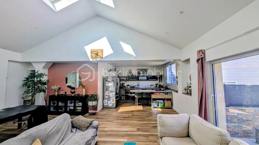 FOUGÈRES  170 m²  MAISON ATYPIQUE ESPRIT LOFT  4 CHAMBRES  TERRASSE & COUR PRIVATIVE