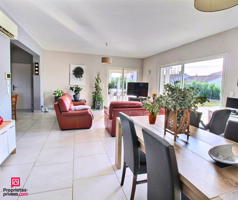 Vente Maison Villa plain pied avec piscine et double garage dans un quartier calme ! Le muy