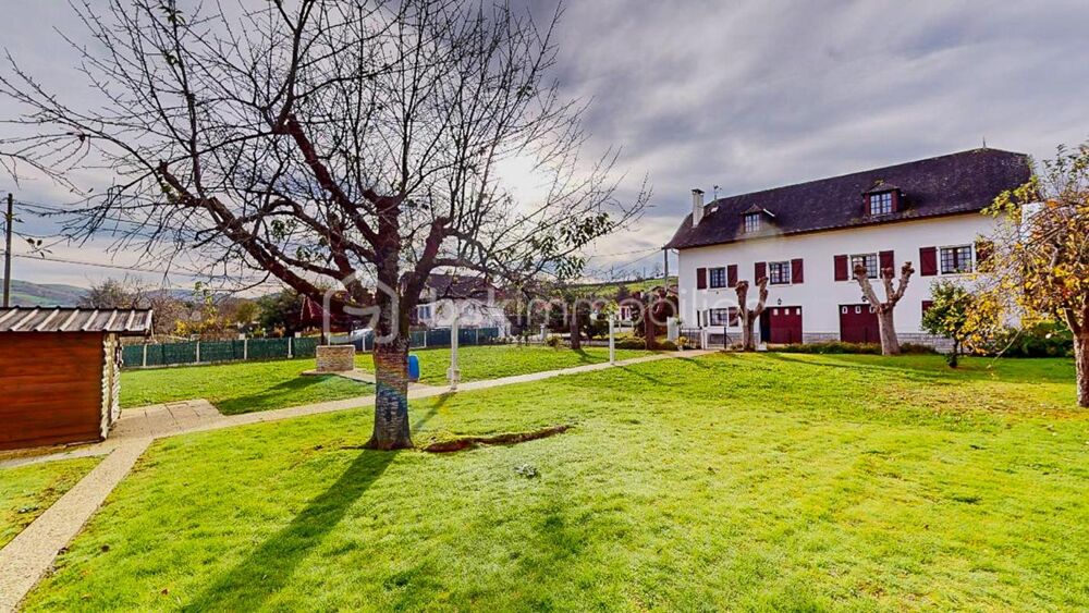 Maison de 231m² sur une parcelle de 1907m² avec un grand garage