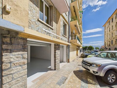   LOCAL A VENDRE AVENUE KENNEDY 