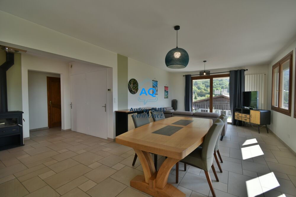 VALSERHÔNE (01)  Maison 6 pièces 142 m²  Vue montagne  570 m² de terrain  Sous-sol complet