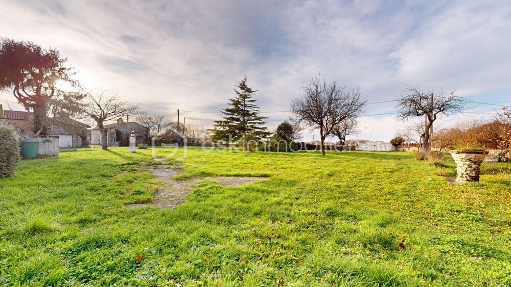 ? Maison + dépendance + terrain constructible  122 000 €  5 min de Saint-Savinien et d'Archingeay